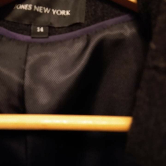 BLACK COAT - Picture 3 of 3